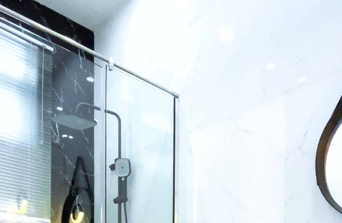 Akure House | Contemporary 4 Bedroom Villa with VR Room and Fast Starlink 250Mbps Internet