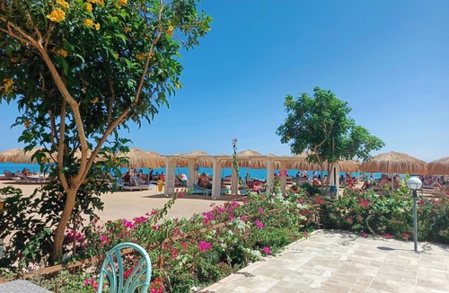 Al Mamsha El Seyahi Apartment | Cozy 1-bedroom apartment in perfect Hurghada with AC