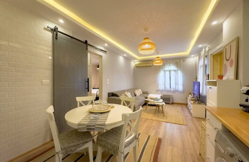 Al Rehab Apartment | Cozy hideout khan with garden oasis and king bed