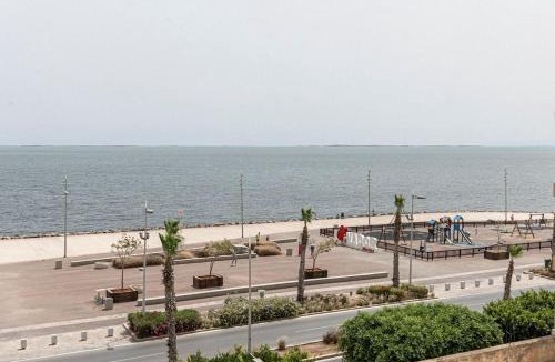 Nador Apartment | Cozy Lakefront Apartment in Nador