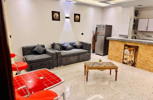 Corniche Road-Dahar Apartment | Cozy One Bedroom Apartment with Pool View and Wi-Fi