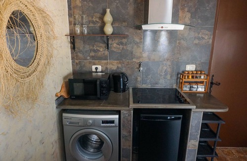 Cite El Habib Apartment | Cozy Rooftop Studio w/Amazing City Skyline Views Central to Downtown & Airport