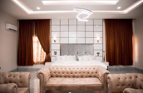 Jos Hotel | CRISPAN SUITES AND EVENT CENTER