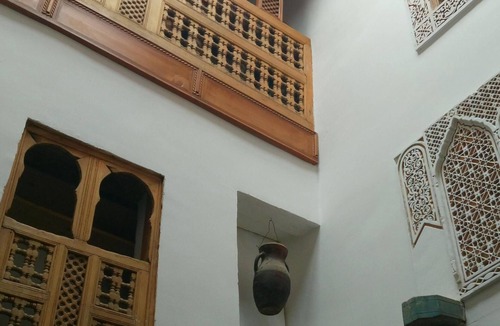 Dar Tazi House | Dar Sghira: Private fully Renovated Small Riad, Rooftop, Heart of Medina, Fiber