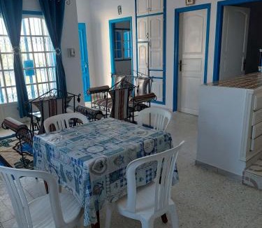 Sakiet Eddaier Apartment | Dauphin (Résidence Chahrazad)
