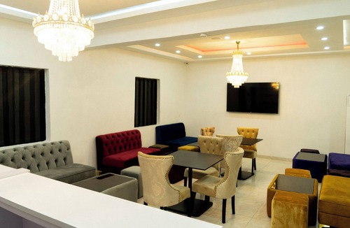 Ofin House | Deluxe Luxurious Room - Pool - Spa - Gym - Parking