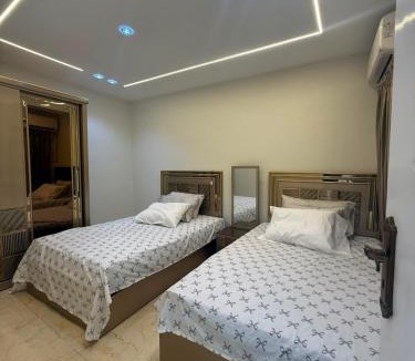Al-Muntazah Apartment | Direct Beachfront - Sea View 4 bed rooms