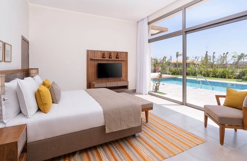 Soma Bay Villa | Elegant Villa with Jacuzzi, Swim-Up Pool, Garden, Full Kitchen & VIP Amenities