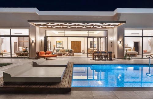Soma Bay Villa | Elegant Villa with Jacuzzi, Swim-Up Pool, Garden, Full Kitchen & VIP Amenities