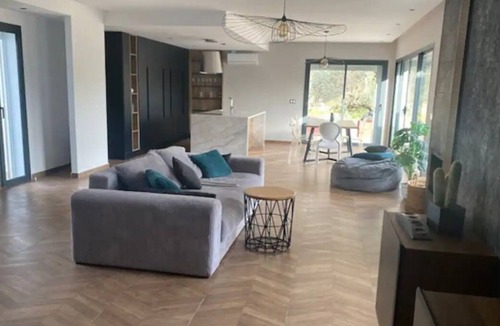 Sidi Thabet House | Emy LakeHouse