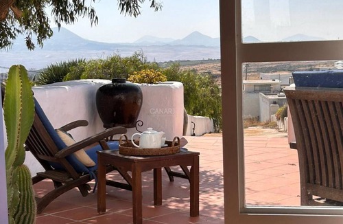 Teguise Cottage | Enchanting and Spacious Holiday Cottage Chimida in Historic Teguise Vi