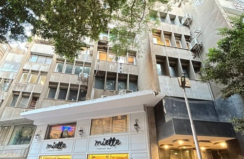 Zamalek Apartment | Fenster der Wohnung mit Blick auf den Nil in Kairo by Interhome