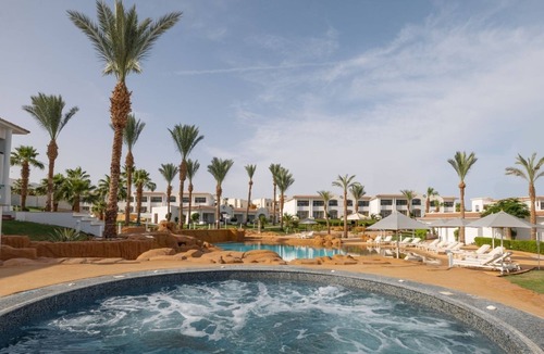 Sharm El Sheikh Resort | Fun by the Sea | 3 Comfortable Rooms, All-Inclusive Stay with Pools & Kid’s Club