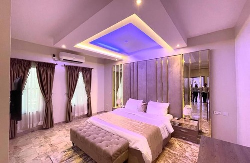 Ikeja Hotel | God's Touch Apartment