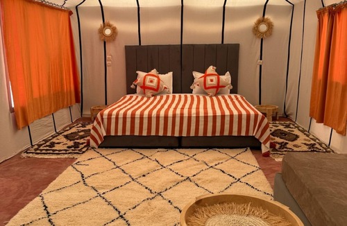 M'Hamid El Ghizlane Bed & Breakfast | Gorgeous 6-tent bed & breakfast luxury desert camp in Erg Lihoudi, M'Hamid.