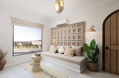 Al Haram Apartment | "Grand Museum view: Earthy historic1-bedroom apartment in Giza with AC, WiFi