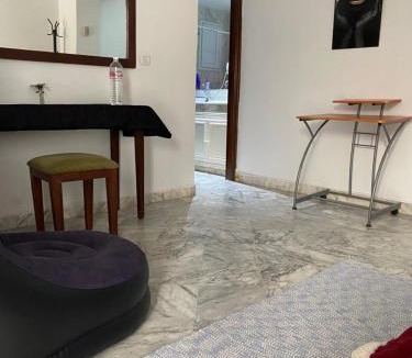 Jeanne d'Arc Apartment | Grand studio calme, face Goethe-Institut Tunis