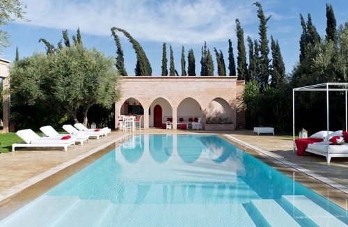 Menara House | Grandiose Villa ,5 Schlafzimmer in der Nähe des Zentrums . by Interhome
