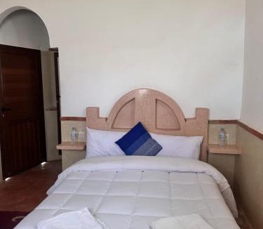 Bou Tharar Hotel | Hôtel bleu ciel