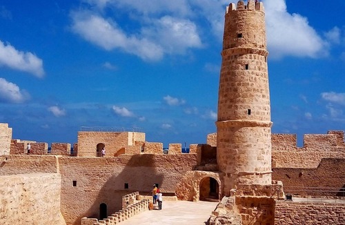 Monastir Apartment | Homerez - Appartement 1 km away from the beach for 4 ppl. with shared pool