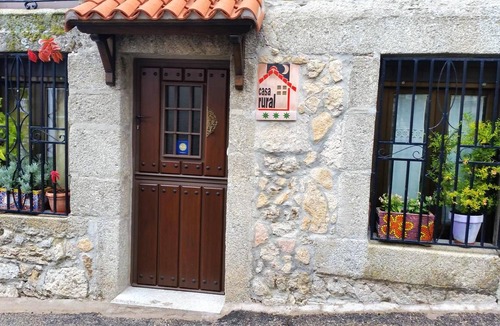 La Hoya House | Homerez - Spacious house for 8 ppl. with balcony at La Hoya, Salamanca