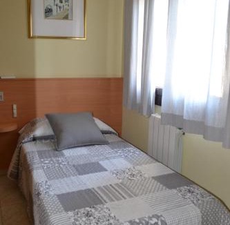 Figueres House | Hostal Bartis
