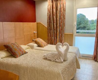 Santa Margarida i els Monjos Hostel | Hostal Milenium