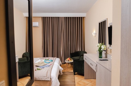 Nefza Hotel | Hotel Alrawabi