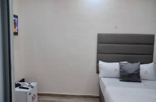Edunabon Hotel | HOTEL D RITZ