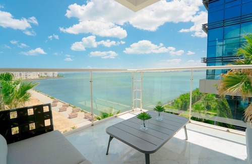 Les Berges du Lac Apartment | Infinity View: Spacious 3 bd with Lake View