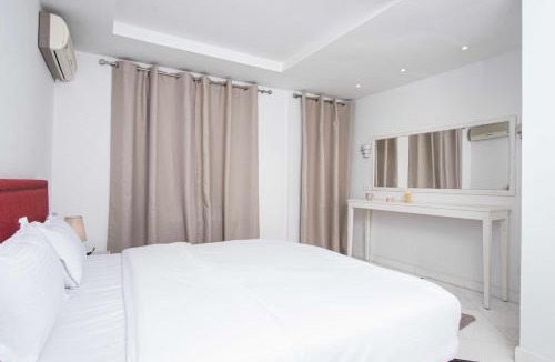 Les Berges du Lac Apartment | L'onde du Lac - chic apartment with private suite S16