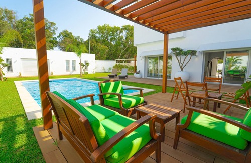 La Marsa Villa | La Marina: secure seaside with pool