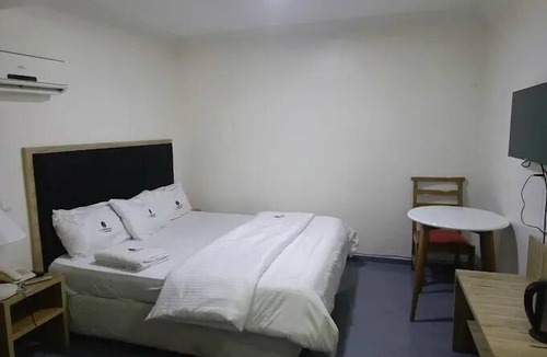 Jos Hotel | La Monde Hotel and Suites