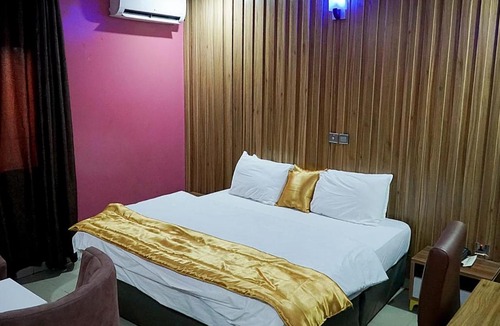 Ota Hotel | La Topik Hotel & Suites