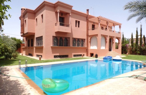 Menara Villa | Large villa with private garden and pool, ideal for families and friends.