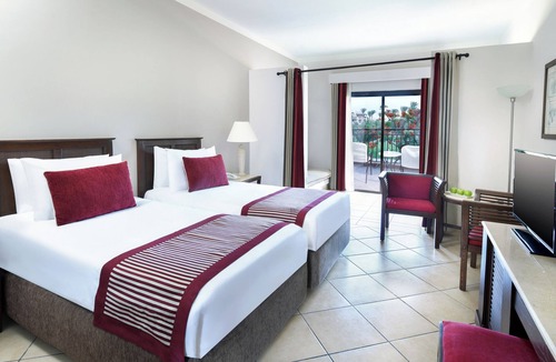 Ras Nasrani Hotel | Lavish 4-Suite Retreat Overlooking Ras Nasrani Beach – Scenic Views & Relaxation