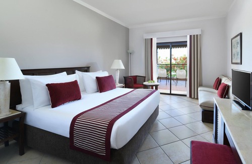 Ras Nasrani Hotel | Lavish 4-Suite Retreat Overlooking Ras Nasrani Beach – Scenic Views & Relaxation