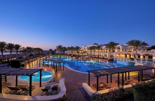 Ras Nasrani Hotel | Lavish 4-Suite Retreat Overlooking Ras Nasrani Beach – Scenic Views & Relaxation