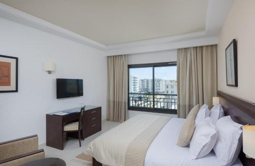 Les Berges Du Lac II Hotel | Le Corail Suites Hotel