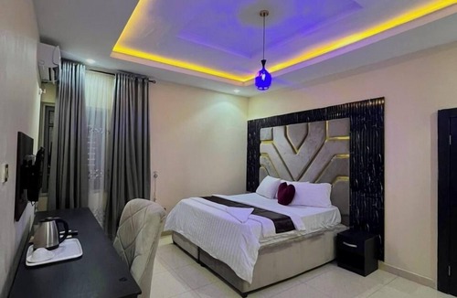 Obazu Hotel | Leons Hotel and Suite
