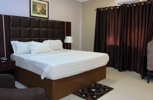 Ilorin Hotel | LIS HOTEL AND SUITES