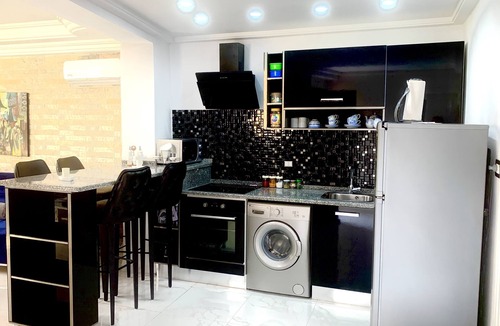 La Fayette Apartment | Lodging with panoramic views on the edge of a lawn garden and swimming pool