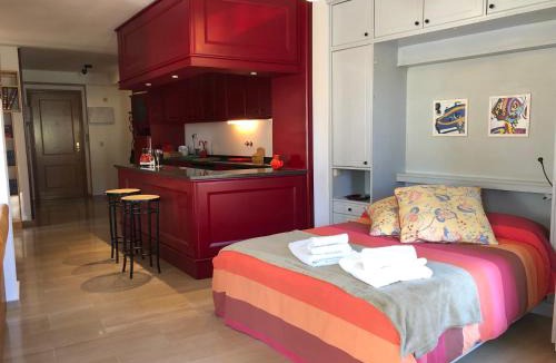 Barrio de Santo Domingo y San Martin Apartment | Loft acogedor con terraza y parking en el centro