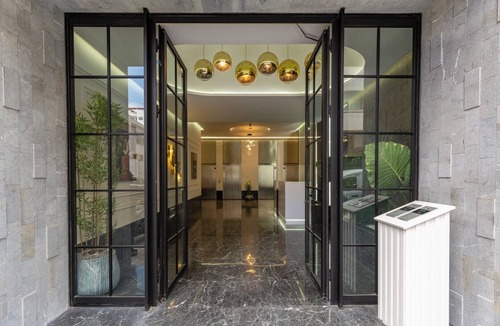 Belvedere Apartment | Lovely 1 Br Flat with AC and Fast Wifi, 5min drive from beach and Central Market