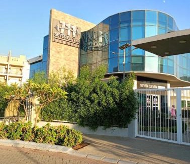 Sheikh Zayed City Apartment | Luxerious apartment with a private garden and pool access