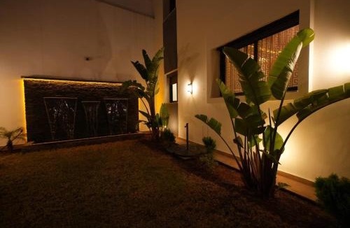 Taza Apartment | Luxuriöse neue Wohnung mit Veranda im Zentrum