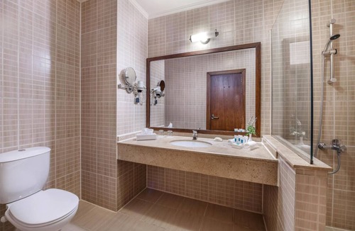 Dahab Hotel | Luxurious Room Near Dahab Beach with Stunning Views of Red Sea + Mountain