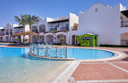 Dahab Hotel | Luxurious Room Near Dahab Beach with Stunning Views of Red Sea + Mountain