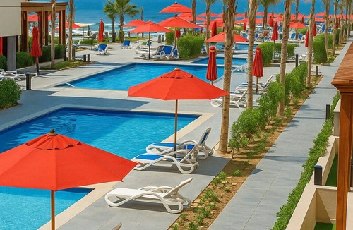 Al-Manasrah Ski Chalet | Luxurious Chalet with Pool View in Porto Said Resort