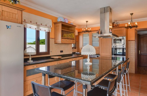 El Cuchillo Villa | Luxurious and Spacious "Villa María" with Terrace, Pool, Sea View and Wi-Fi